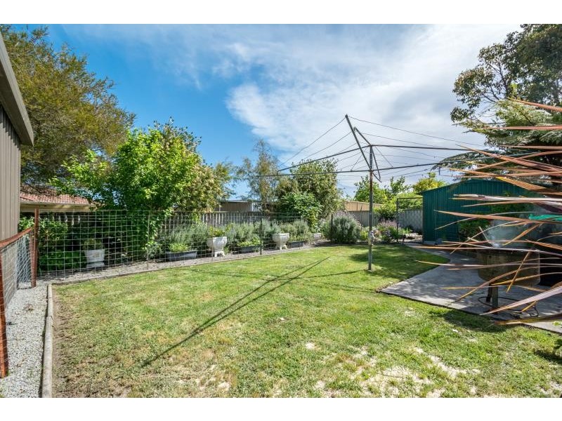 5 Lorenzo Way, Orana WA 6330