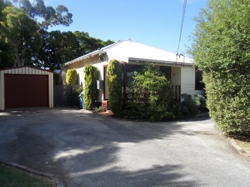 4 Leschenault Street, Lockyer WA 6330