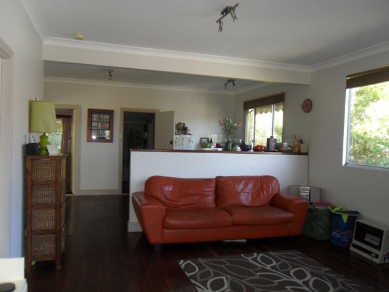 4 Leschenault Street, Lockyer WA 6330