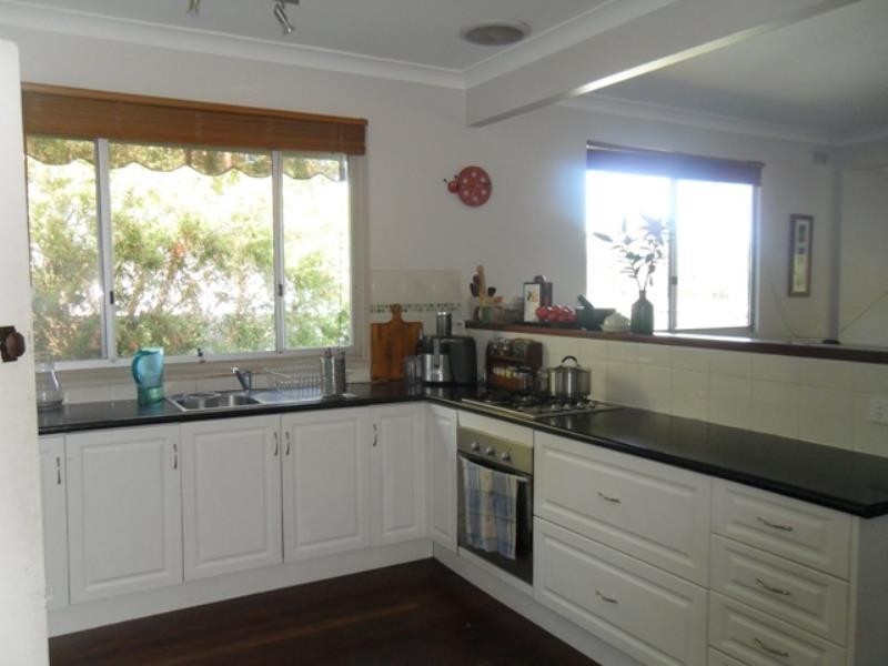 4 Leschenault Street, Lockyer WA 6330