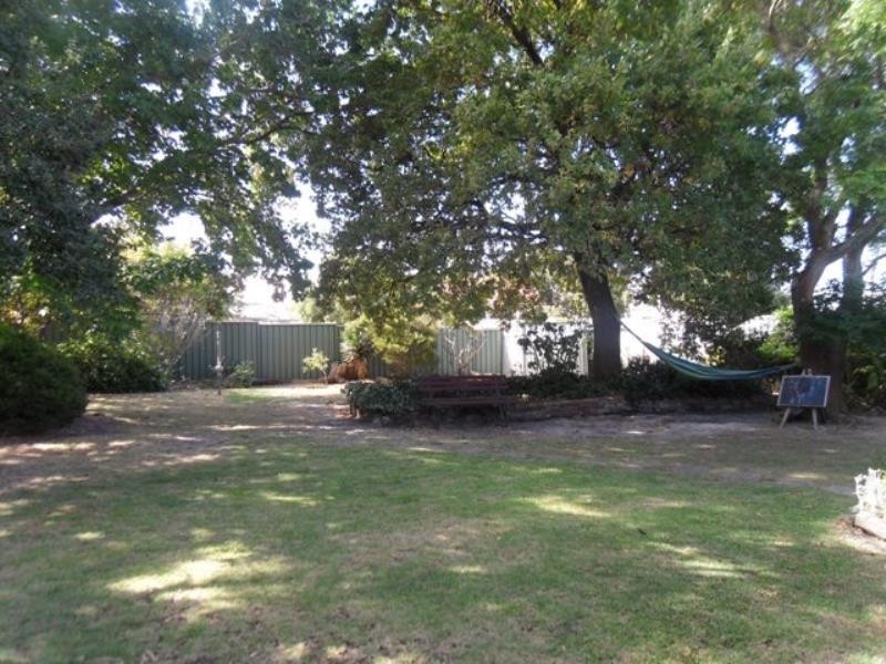 4 Leschenault Street, Lockyer WA 6330