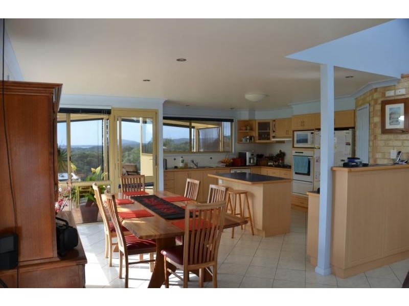 6 Rainbows End, Big Grove WA 6330