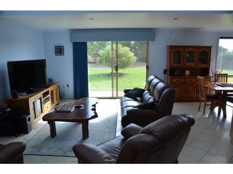 6 Rainbows End, Big Grove WA 6330