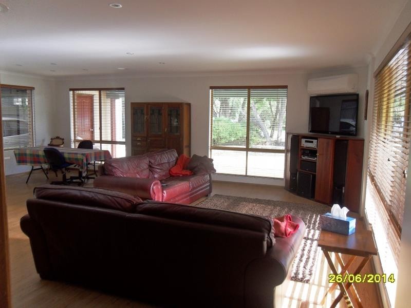 12 Goss Street, Little Grove WA 6330