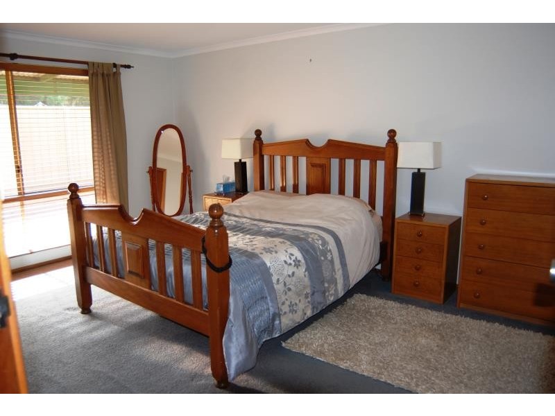 12 Goss Street, Little Grove WA 6330