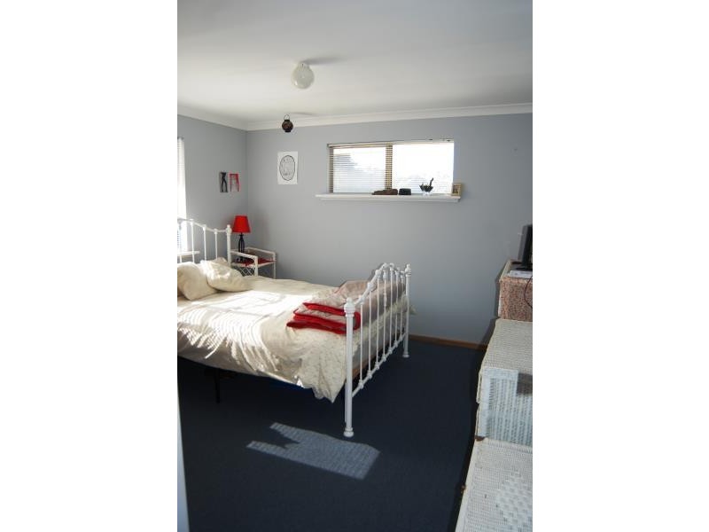 12 Goss Street, Little Grove WA 6330