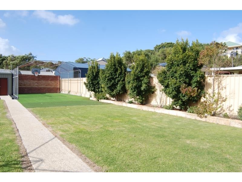 12 Goss Street, Little Grove WA 6330