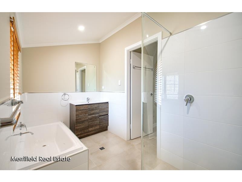 24 Angove Road, Spencer Park WA 6330