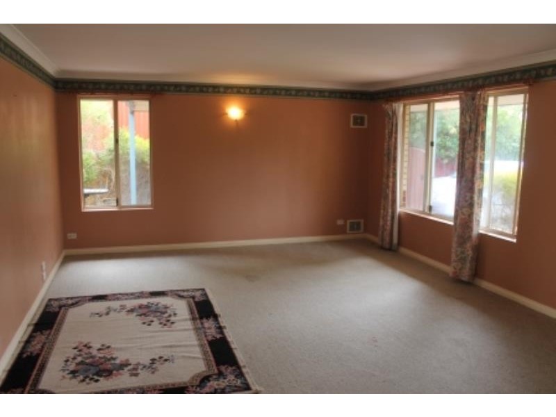 19 Vivian Crescent, Lockyer WA 6330