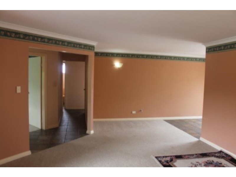 19 Vivian Crescent, Lockyer WA 6330