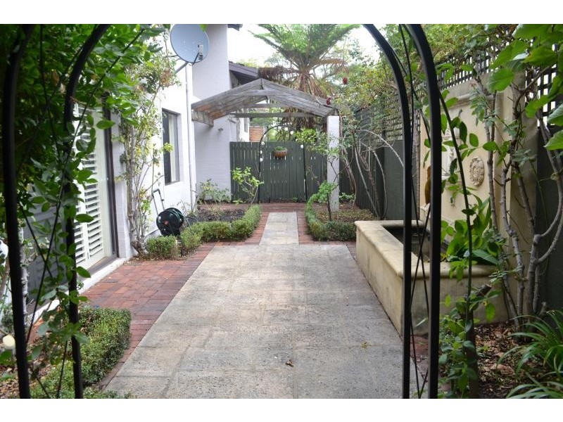 2/443 Rokeby Road, Shenton Park WA 6008