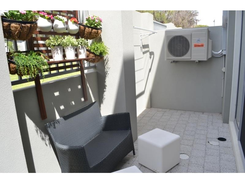 2/15 Waterloo Street, Joondanna WA 6060