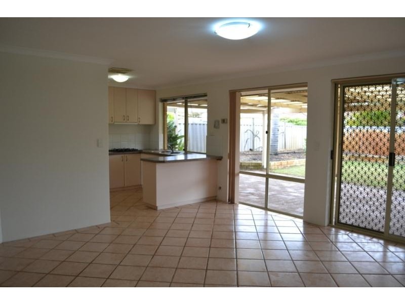 15 Oakfield Retreat, Ballajura WA 6066