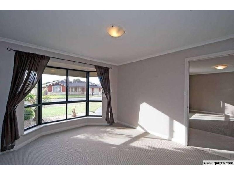 10 Castle Drive, Burton SA 5110