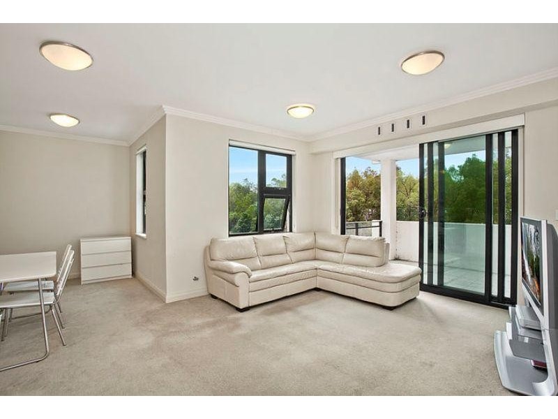 8/9 Bay Drive, Meadowbank NSW 2114