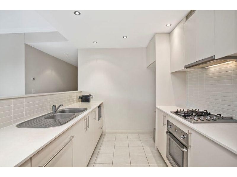 8/9 Bay Drive, Meadowbank NSW 2114