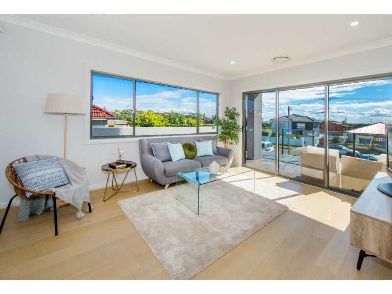 33 Yarra Rd, Phillip Bay NSW 2036