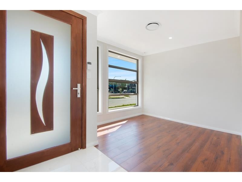 4 Uniform St, Leppington NSW 2179