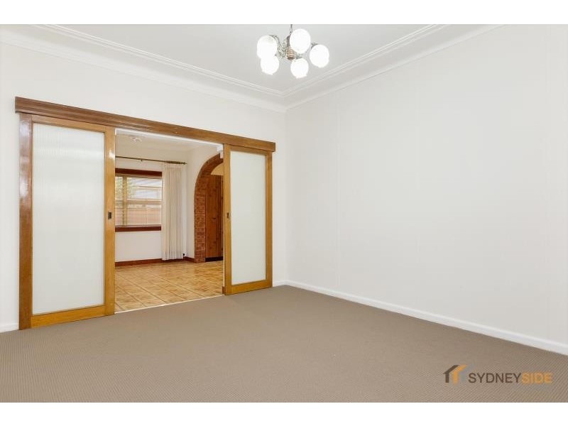 18 Henry Kendall Cres, Mascot NSW 2020