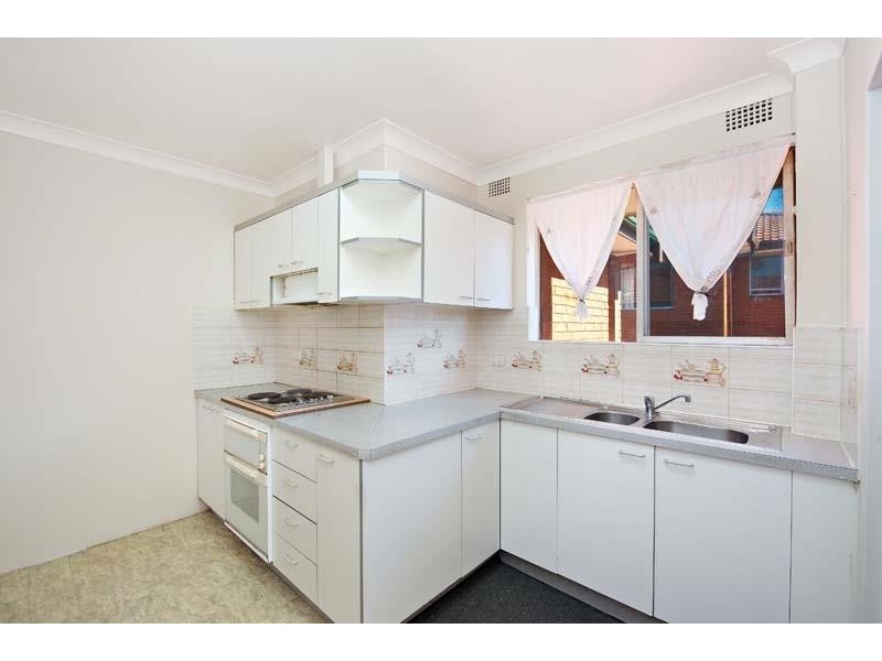 8/5 Phillip Street, Roselands NSW 2196