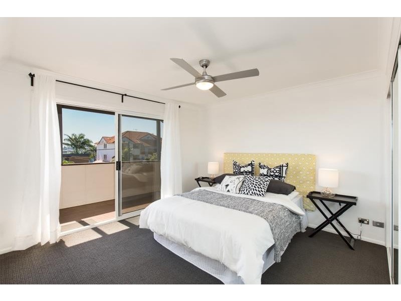 1/72 Miles Street, Hawthorne QLD 4171