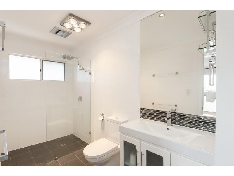 1/72 Miles Street, Hawthorne QLD 4171