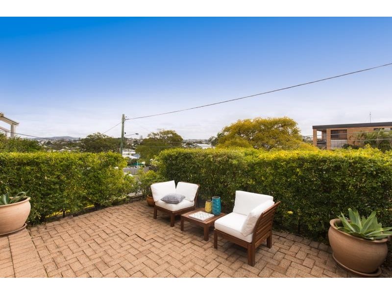 1/72 Miles Street, Hawthorne QLD 4171