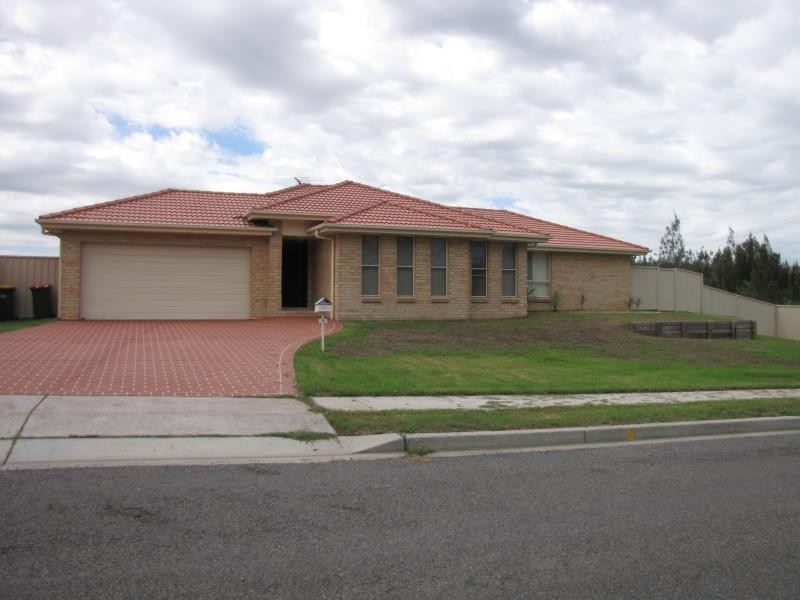 1 Devon Street, Greta NSW 2334