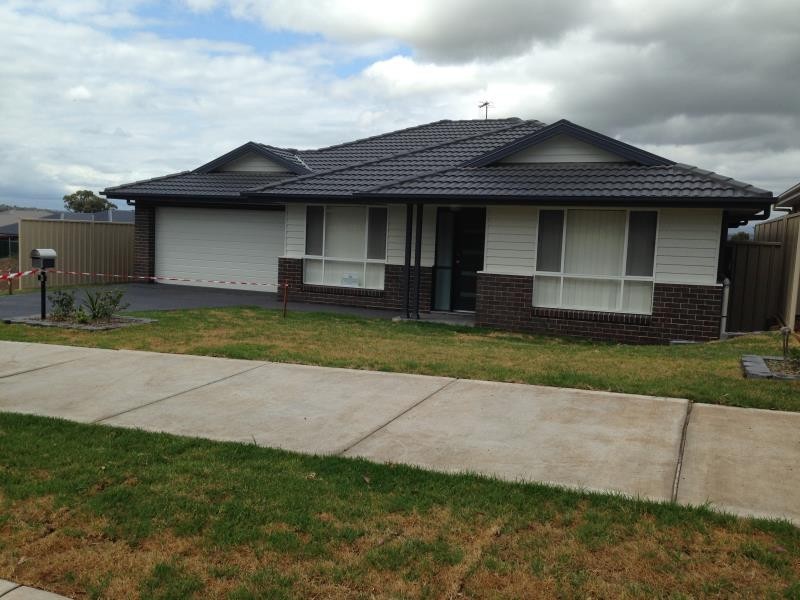 8 Lambkin Street, Singleton NSW 2330