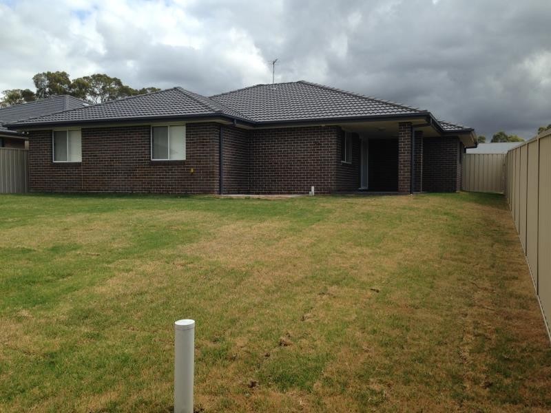 8 Lambkin Street, Singleton NSW 2330