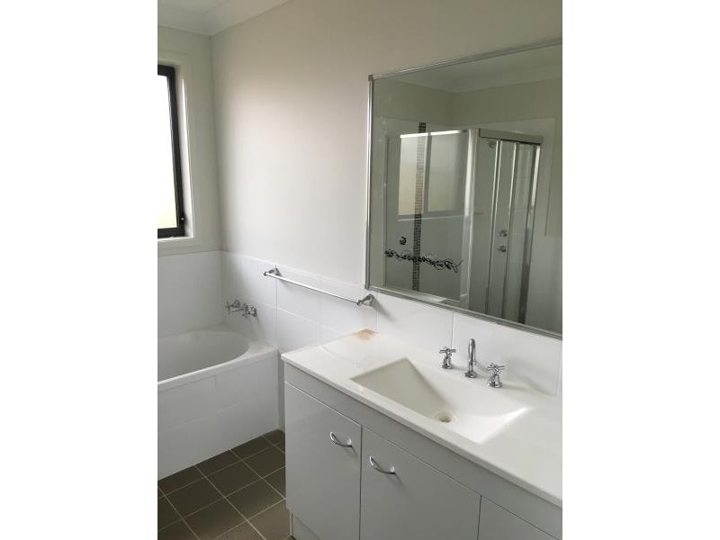 42 Trebbiano Drive, Cessnock NSW 2325