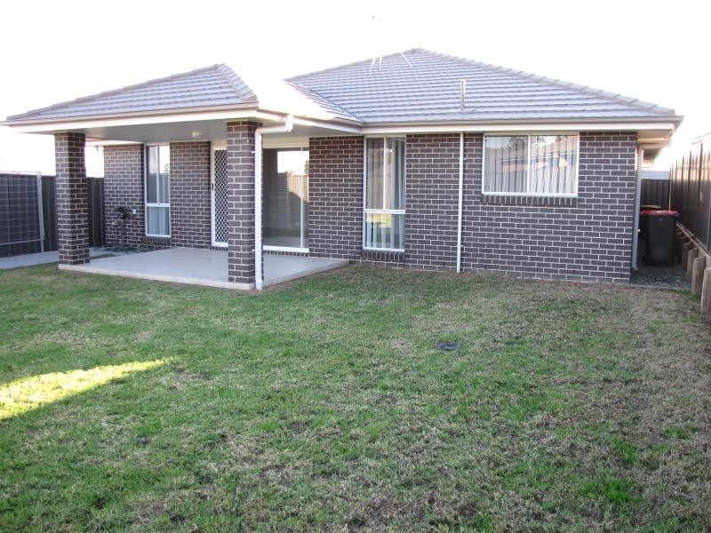 36 Nowlan Crescent, Singleton NSW 2330