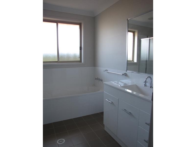 14 Lambkin Street, Hunterview NSW 2330