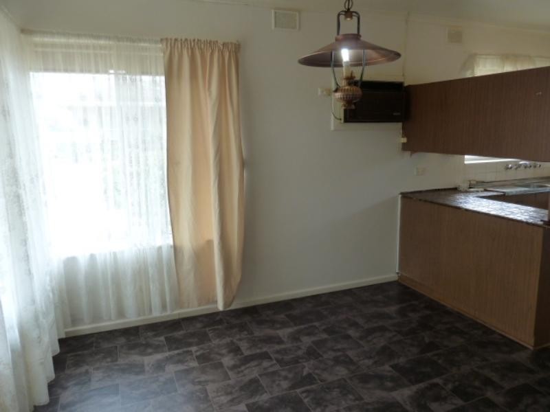 2 Canberra Crescent, Valley View SA 5093