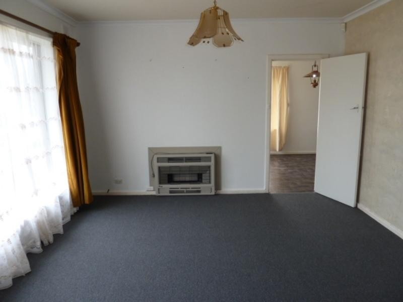 2 Canberra Crescent, Valley View SA 5093