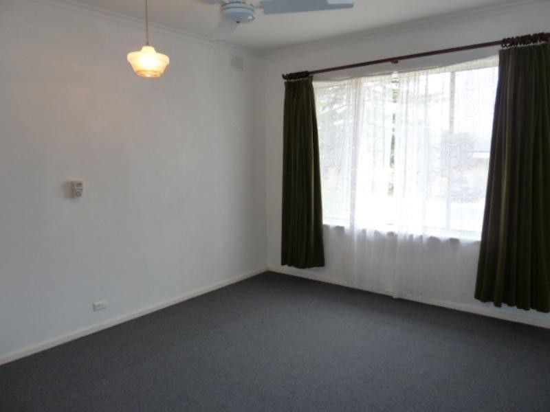 2 Canberra Crescent, Valley View SA 5093