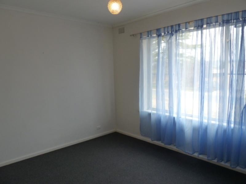 2 Canberra Crescent, Valley View SA 5093