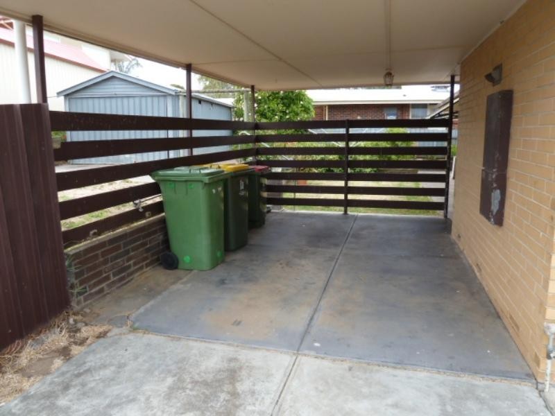 2 Canberra Crescent, Valley View SA 5093