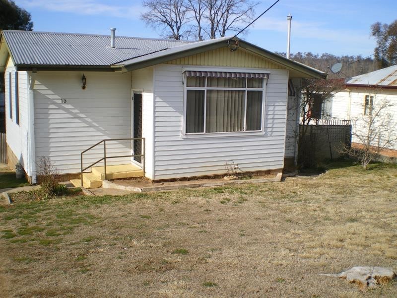 10 Norman Dykes Avenue, Cooma NSW 2630