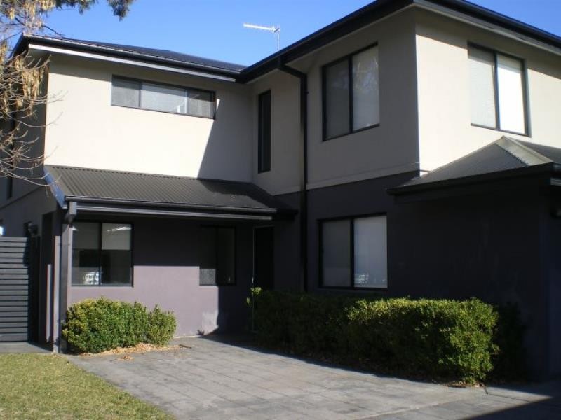 1/215 Sharp Street, Cooma NSW 2630