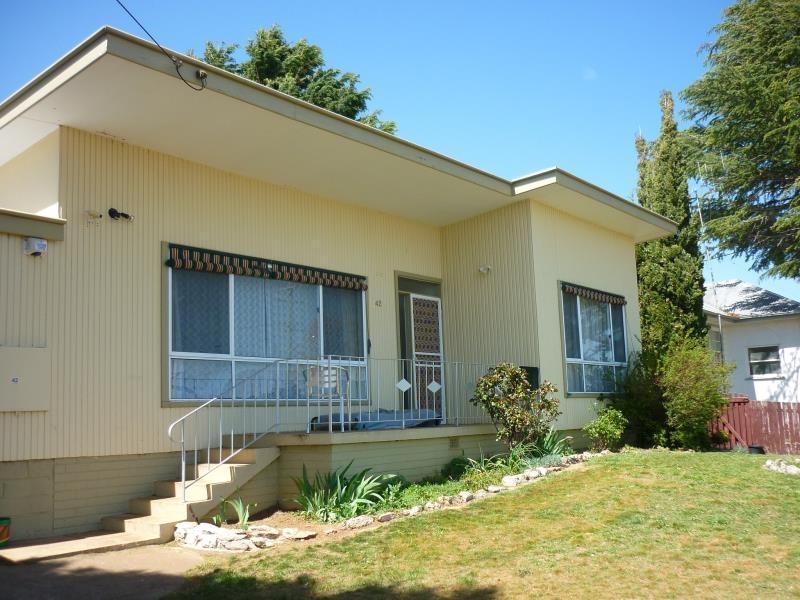 42 Baron Street, Cooma NSW 2630