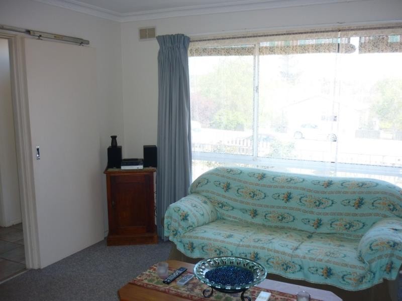 42 Baron Street, Cooma NSW 2630