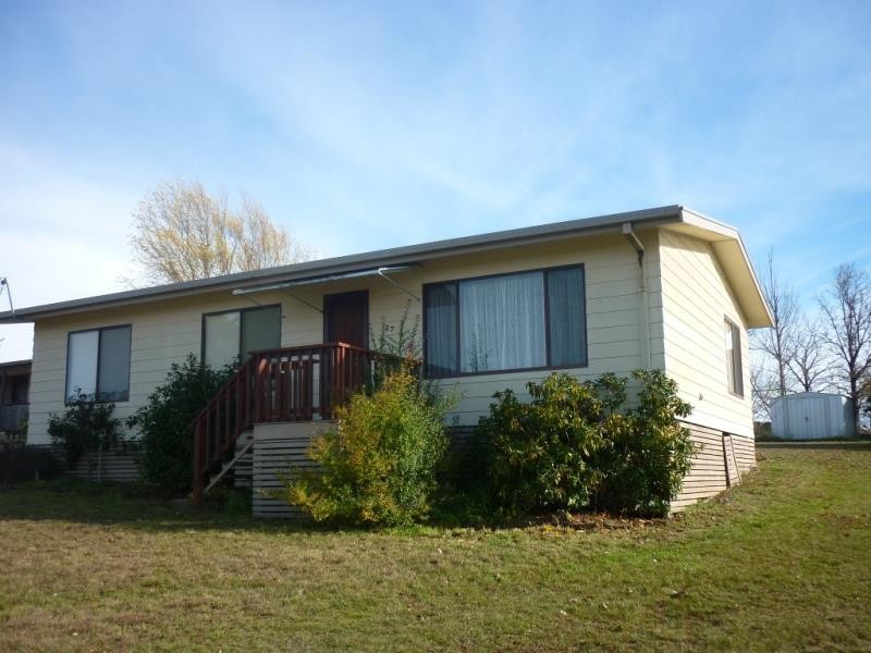 27 Stoke Street, Adaminaby NSW 2629