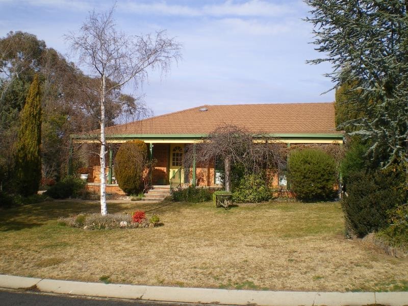 8 Kaufline Close, Cooma NSW 2630