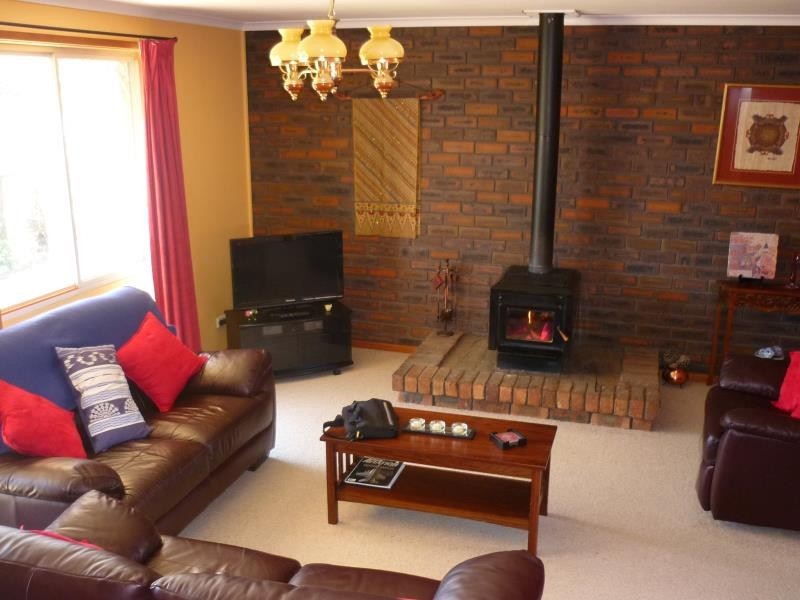 2 Denison Street, Cooma NSW 2630