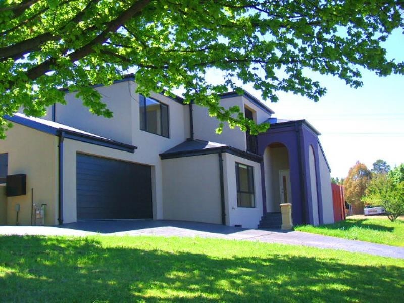 2/11 Massie Street, Cooma NSW 2630