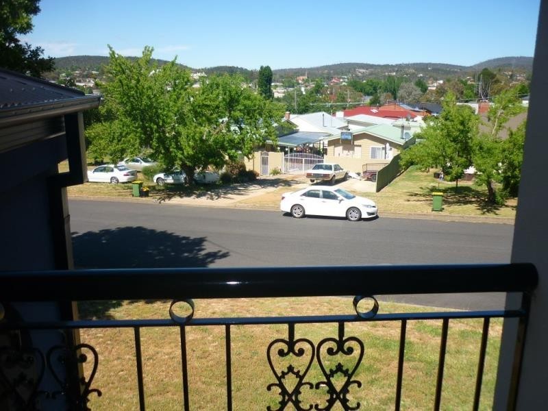 2/11 Massie Street, Cooma NSW 2630