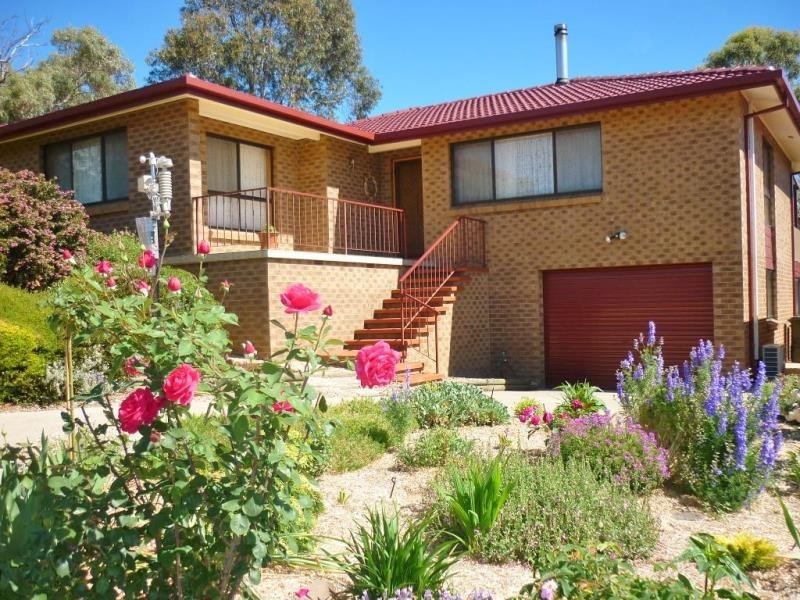 6 Balli Place, Cooma NSW 2630
