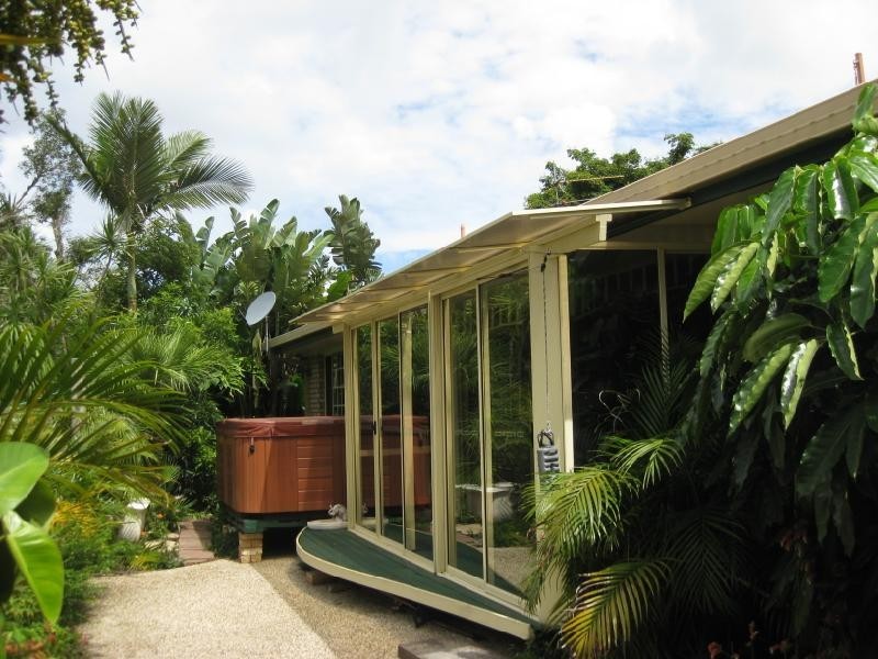 4 Larelar Court, Ocean Shores NSW 2483