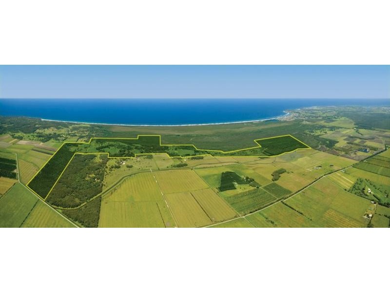 10 Owenia Way, Broken Head NSW 2481